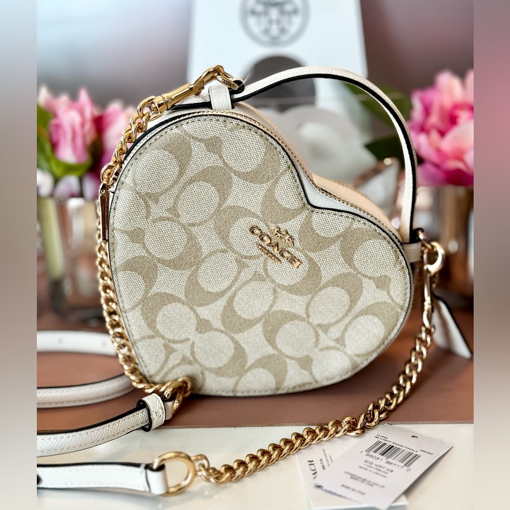 New Coach Heart Crossbody Bag - Picture 1 of 10